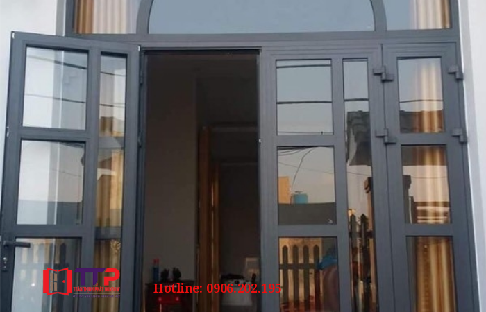 Cửa nhôm xingfa chia đố là một trong những thiết kế tạo thẩm mỹ cao,đòi hỏi đội ngũ thợ tay nghề cao, trãi qua nhiều công đoạn nên sẽ tốn rất nhiều thời gian