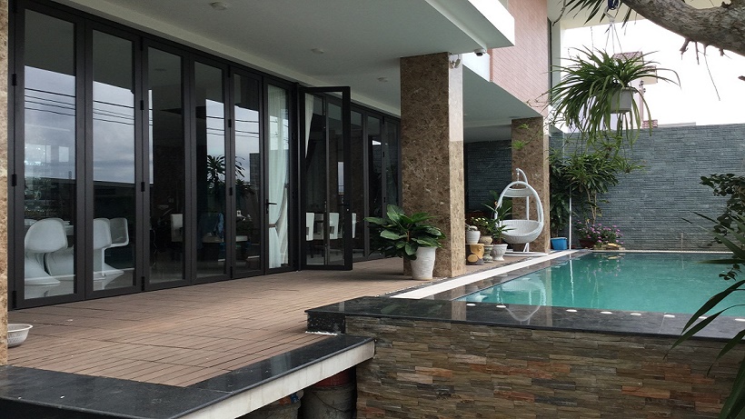 Cửa đi xingfa mở quay 4 cánh nhập khẩu