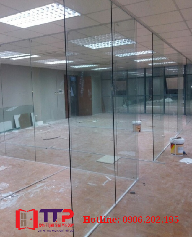 Cửa kính cường lực - Vách ngăn văn phòng kính cường lực