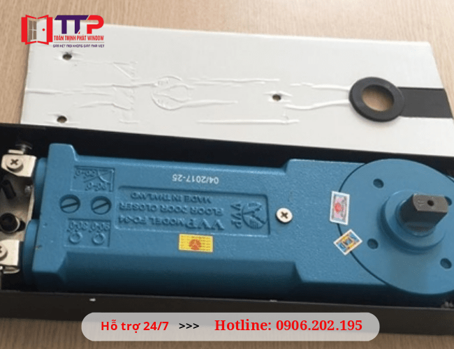 Thiết kế và thi công cửa kính cường lực bản lề sàn giá rẻ