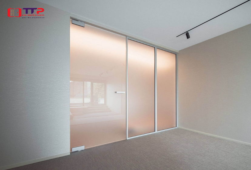 Cửa kính cường lực văn phòng mở lùa