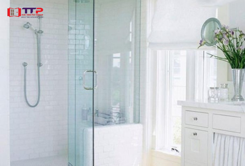 Cửa kính cường lực phòng tắm mở quay