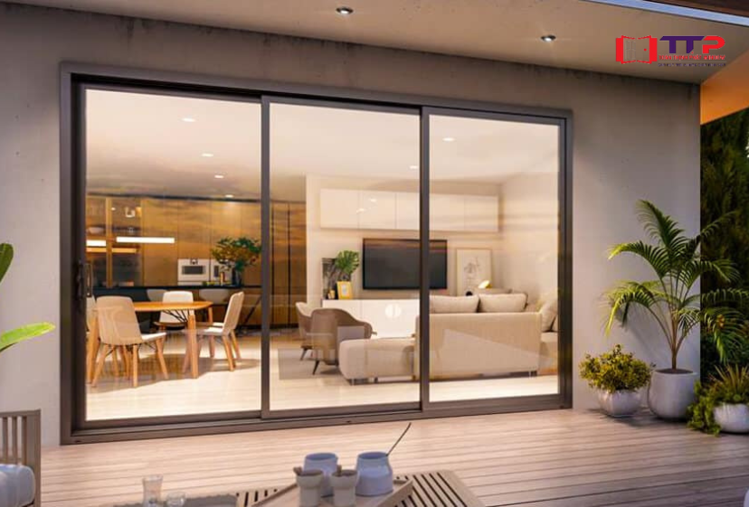 Cửa kính cường lực lùa 3 cánh tại phòng khách