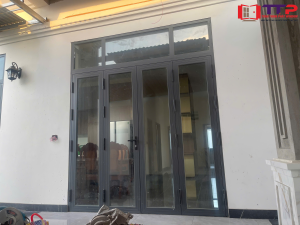 Cửa ra vào làm từ nhôm Xingfa