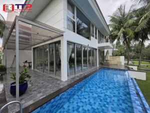 cửa đi mở quay nhôm maxpro