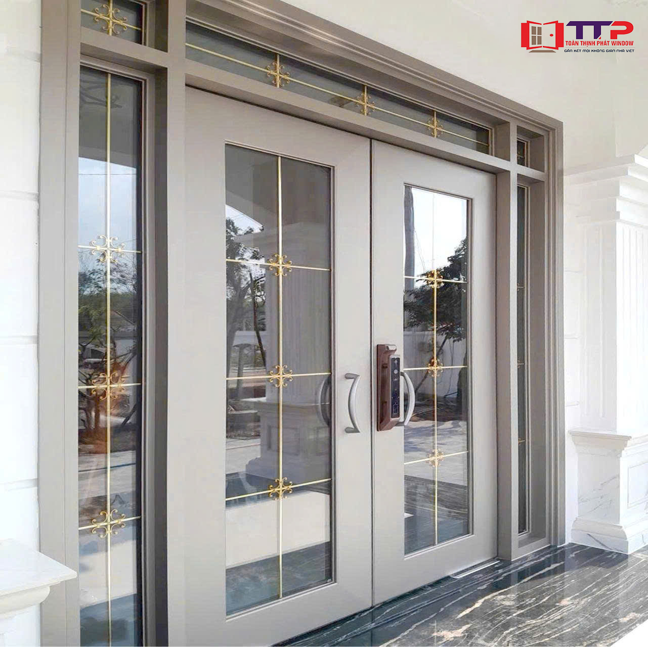 cua-thuy-luc-nhom-max-pro-2