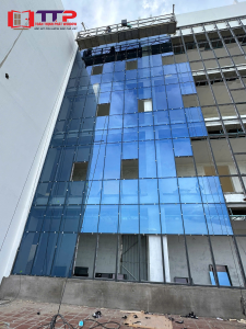 Vách kính mặt dựng