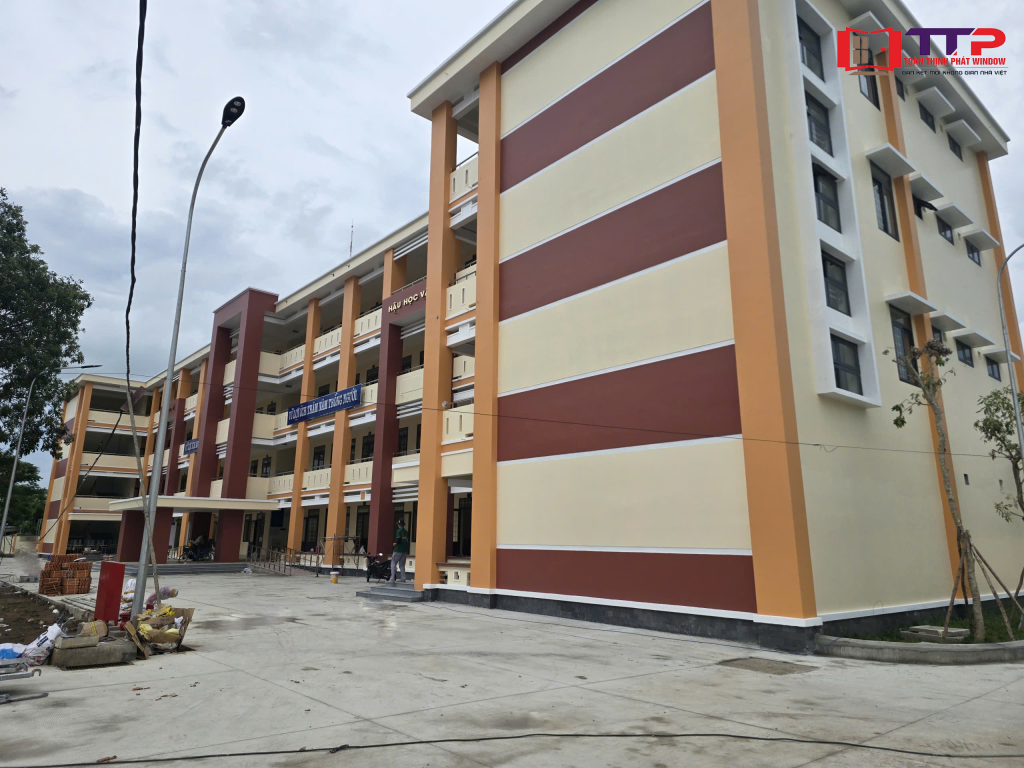 Hoàn thiện hạng mục nhôm kính